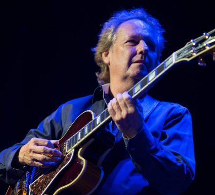 11/7: Lee Ritenour (US)