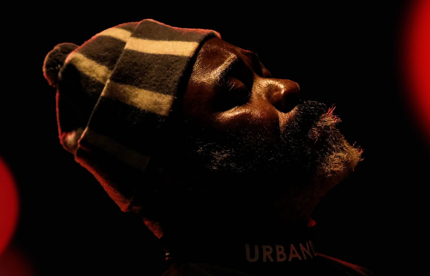 Spirituel sydafrikansk pianist drager på Vinterjazz-turné med Aarhus Jazz Orchestra