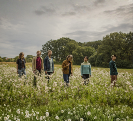 3/7: Girls In Airports x Halvcirkel